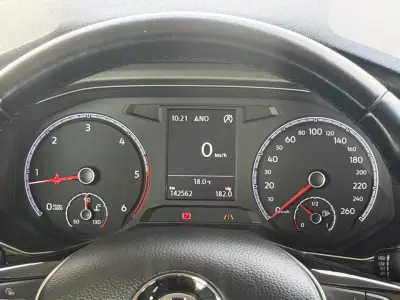 Volkswagen T-Roc 2020 - 19850 EUR, 142560 km - AUTO.MOTO.pt - 142560km - foto 18 de 20