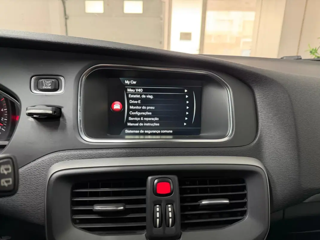 Volvo V40 2015 - 10990 EUR, 187405 km - AUTO.MOTO.pt - 187405km - foto 14 de 18