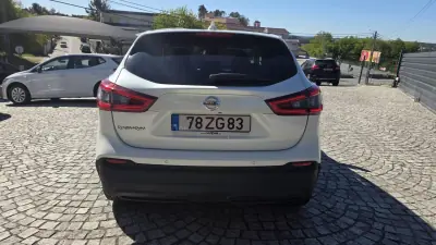 Nissan Qashqai 2019 - 18990 EUR, 110000 km - AUTO.MOTO.pt - 110000km - foto 5 de 31
