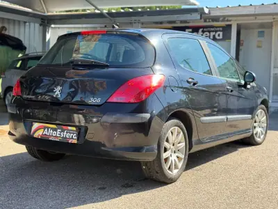 Peugeot 308 2010 - 8000 EUR, 163281 km - AUTO.MOTO.pt - 163281km - foto 9 de 17
