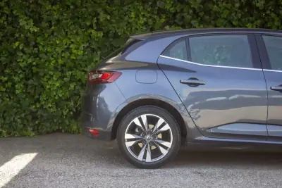 Renault Mégane 2018 - 13250 EUR, 161000 km - AUTO.MOTO.pt - 161000km - foto 4 de 17