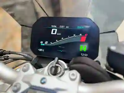 BMW F 900 R 2022 - 6800 EUR, 5300 km - AUTO.MOTO.pt - 5300km - foto 2 de 2