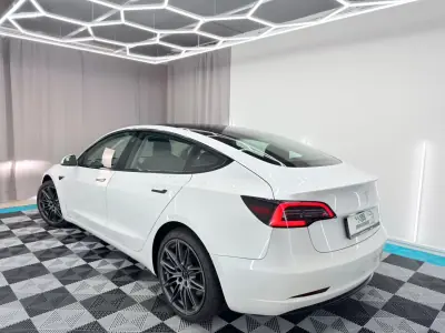 Tesla Model 3 2019 - 22750 EUR, 159999 km - AUTO.MOTO.pt - 159999km - foto 5 de 23