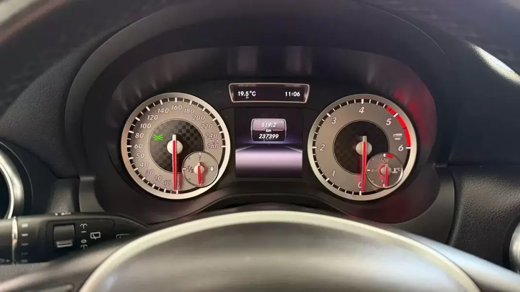 Mercedes-Benz A 180 2013 - 12990 EUR, 237399 km - AUTO.MOTO.pt - 237399km - foto 25 de 28