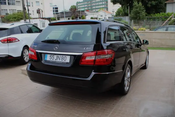 Mercedes-Benz E 250 2010 - 12990 EUR, 245000 km - AUTO.MOTO.pt - 245000km - foto 5 de 48