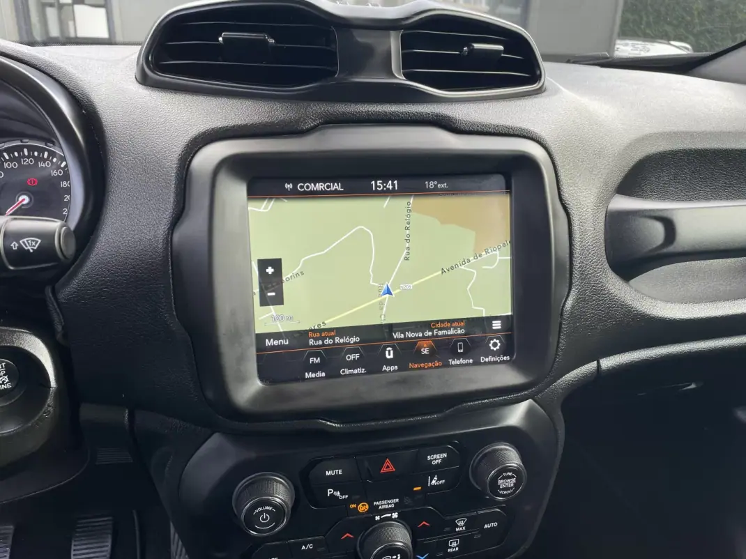 Jeep Renegade 2019 - 15500 EUR, 106977 km - AUTO.MOTO.pt - 106977km - foto 19 de 39