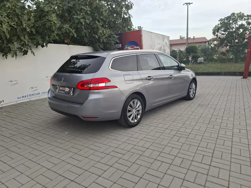Peugeot 308 SW 2021 - 13490 EUR, 46850 km - 46850km - foto 22 de 28