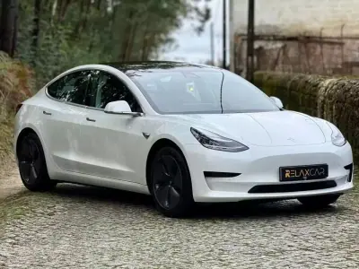 Tesla Model 3 2020 - 22000 EUR, 101000 km - AUTO.MOTO.pt - 101000km - foto 8 de 17