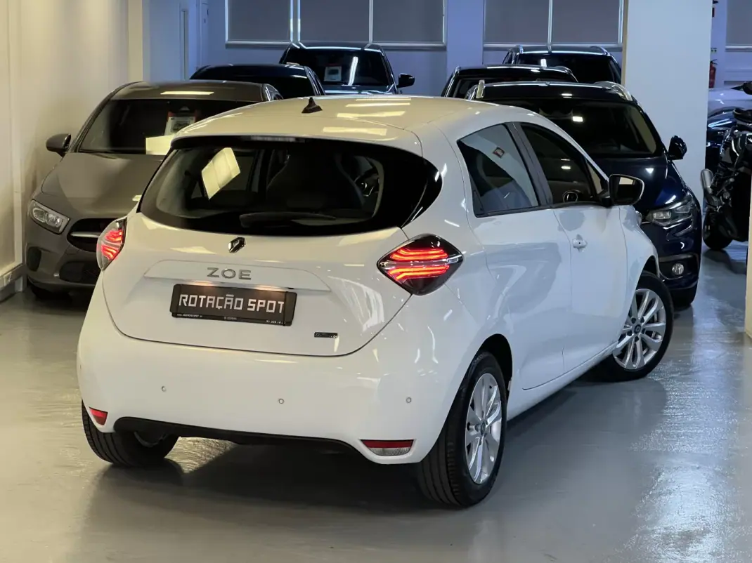 Renault Zoe 2020 - 15990 EUR, 67000 km - 67000km - foto 3 de 32