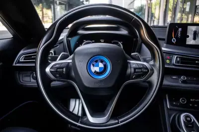 BMW i8 2016 - 61900 EUR, 93668 km - AUTO.MOTO.pt - 93668km - foto 14 de 45