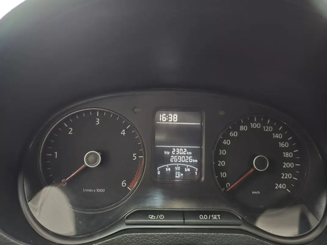 VW Polo 1.2 TDi Van 2013 - 5750 EUR, 269000 km - AUTO.MOTO.pt - 269000km - foto 10 de 17