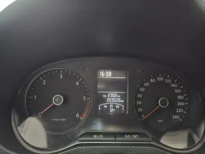 VW Polo 1.2 TDi Van 2013 - 5750 EUR, 269000 km - AUTO.MOTO.pt - 269000km - foto 10 de 17