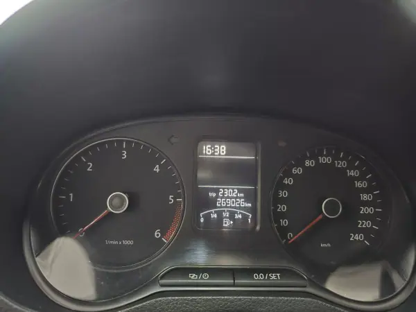 VW Polo 1.2 TDi Van 2013 - 5750 EUR, 269000 km - AUTO.MOTO.pt - 269000km - foto 10 de 17