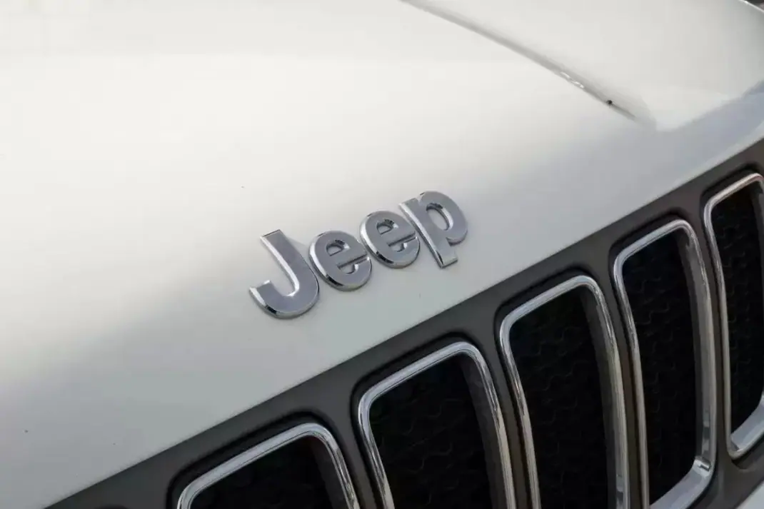 Jeep Renegade 2020 - 17600 EUR, 100000 km - AUTO.MOTO.pt - 100000km - foto 3 de 26