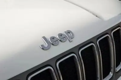 Jeep Renegade 2020 - 17600 EUR, 100000 km - AUTO.MOTO.pt - 100000km - foto 3 de 26