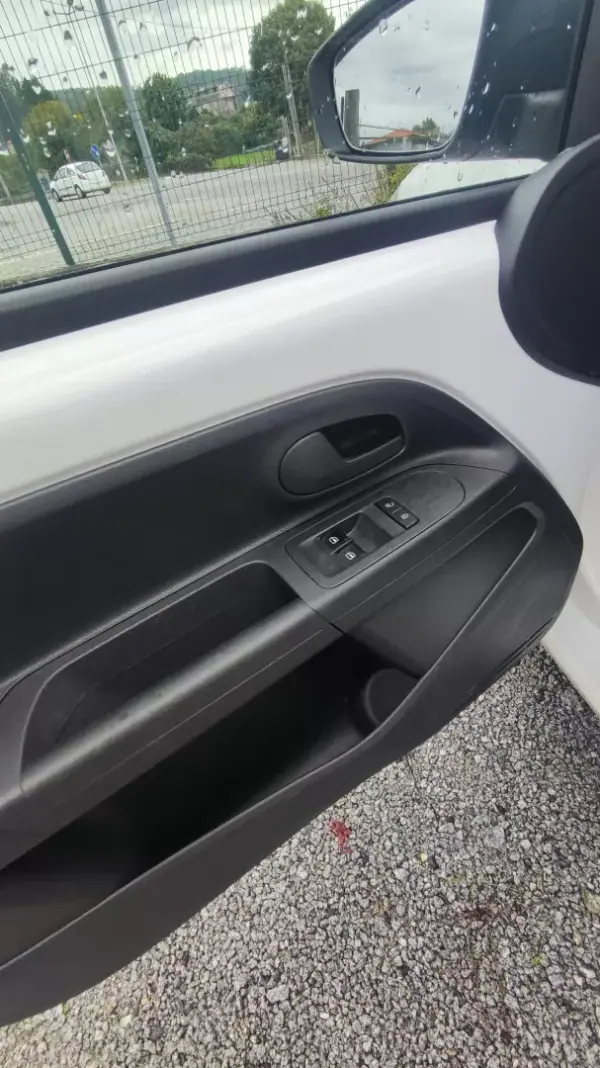 Volkswagen e-Up! 2020 - 11998 EUR, 0 km - AUTO.MOTO.pt - foto 8 de 23