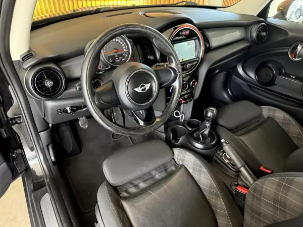 MINI One 2016 - 11900 EUR, 133000 km - AUTO.MOTO.pt - 133000km - foto 37 de 86