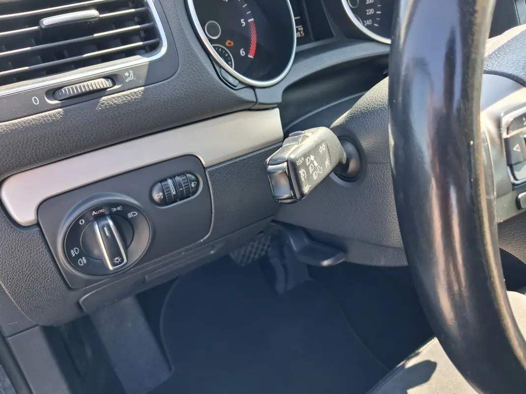 Volkswagen Golf 2010 - 6850 EUR, 319600 km - AUTO.MOTO.pt - 319600km - foto 16 de 20