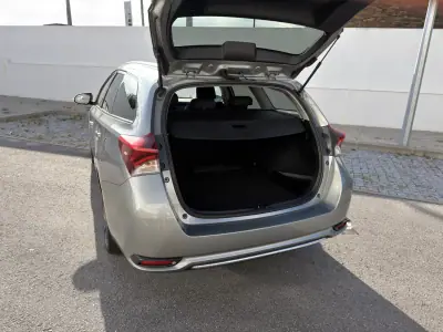 Toyota Auris Touring Sports 2016 - 13200 EUR, 183145 km - foto 5 de 16