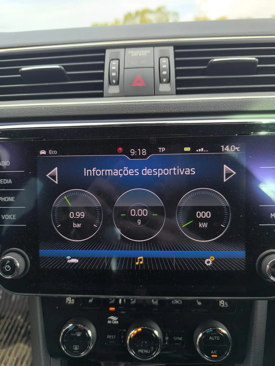 Skoda Superb 2018 - 21990 EUR, 100000 km - AUTO.MOTO.pt - 100000km - foto 6 de 15