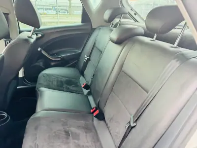 SEAT Ibiza 2015 - 15000 EUR, 159000 km - AUTO.MOTO.pt - 159000km - foto 13 de 20
