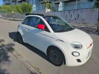 Fiat 500e C 2021 - 14250 EUR, 75000 km - AUTO.MOTO.pt - 75000km - foto 10 de 26