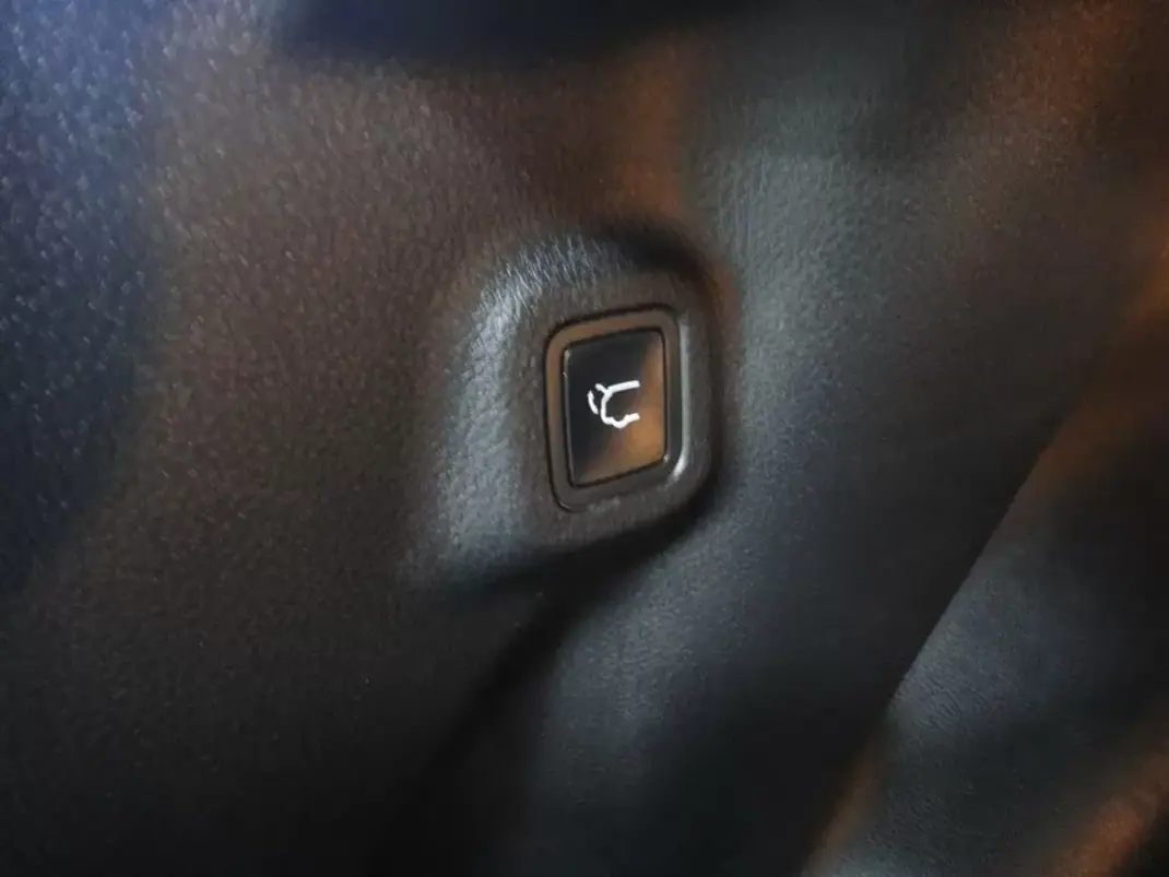 Jeep Compass 2021 - 20900 EUR, 100000 km - AUTO.MOTO.pt - 100000km - foto 19 de 40