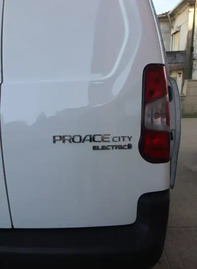 Toyota Proace Verso Electric 2022 - 22750 EUR, 52000 km - AUTO.MOTO.pt - 52000km - foto 24 de 28