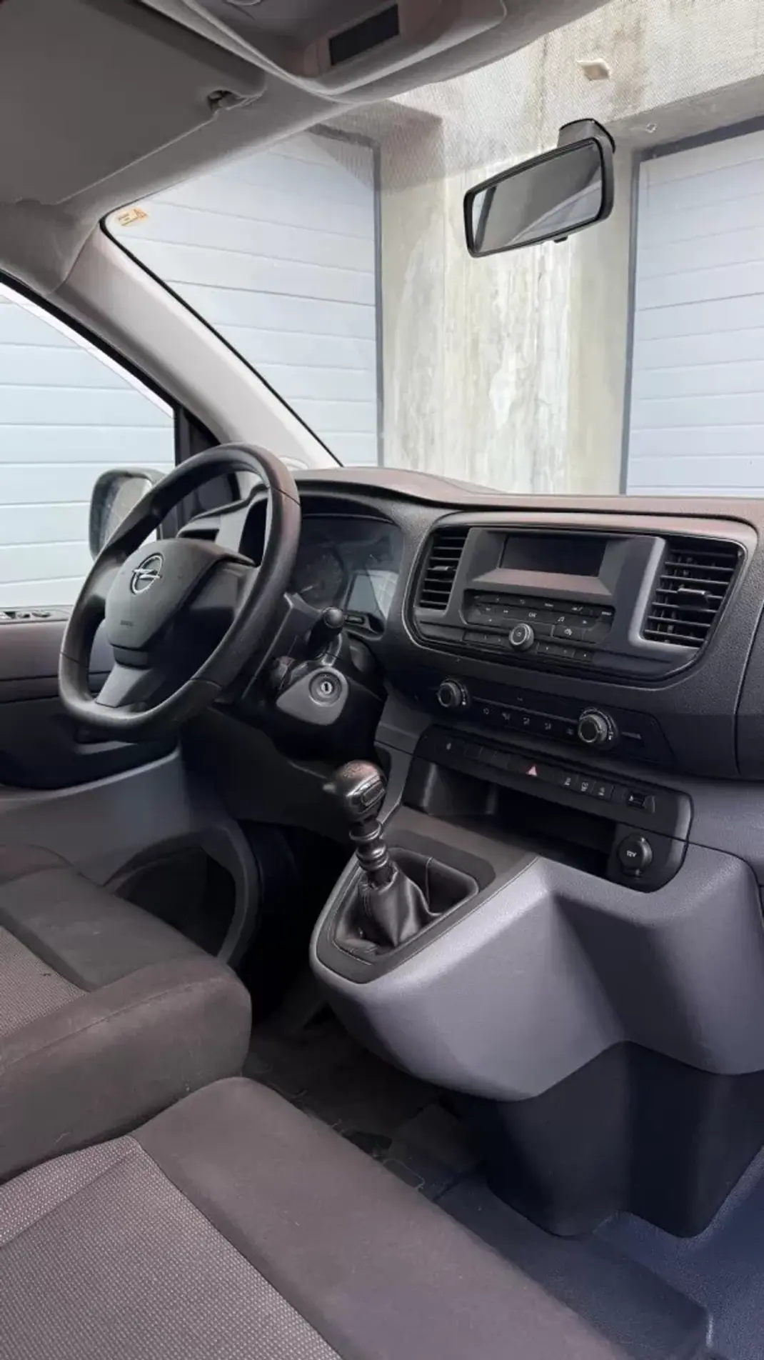Opel Vivaro 2021 - 26500 EUR, 82650 km - AUTO.MOTO.pt - 82650km - foto 13 de 16
