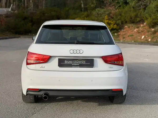 Audi A1 2017 - 12900 EUR, 164200 km - AUTO.MOTO.pt - 164200km - foto 18 de 22