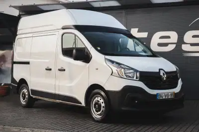 Renault L1 H2 2018 - 17680 EUR, 154920 km - AUTO.MOTO.pt - 154920km - foto 4 de 19