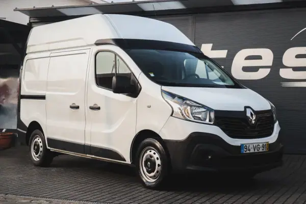 Renault L1 H2 2018 - 17680 EUR, 154920 km - AUTO.MOTO.pt - 154920km - foto 4 de 19
