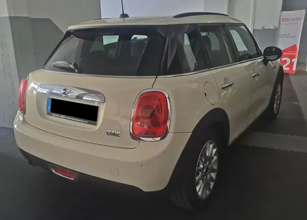 MINI 5 Portas 2015 - 11950 EUR, 130000 km - AUTO.MOTO.pt - 130000km - foto 6 de 19