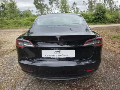 Tesla Model 3 2019 - 23900 EUR, 177000 km - AUTO.MOTO.pt - 177000km - foto 25 de 42