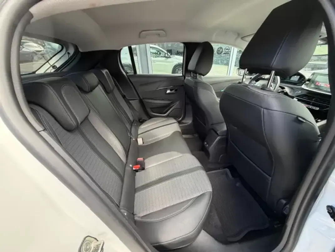 Peugeot e-208 2021 - 16900 EUR, 37800 km - AUTO.MOTO.pt - 37800km - foto 2 de 12