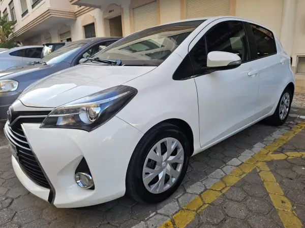 Toyota Yaris 2015 - 9900 EUR, 135279 km - 135279km - foto 2 de 12