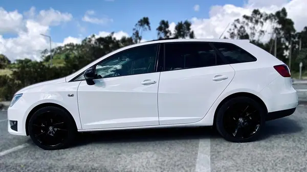 SEAT Ibiza ST 2015 - 9250 EUR, 124000 km - AUTO.MOTO.pt - 124000km - foto 4 de 16