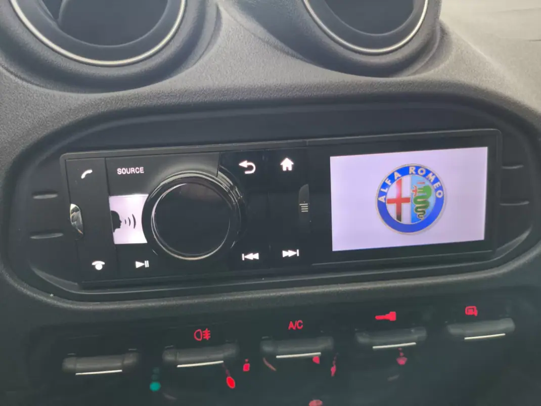 Alfa Romeo 4C 2016 - 99900 EUR, 6500 km - 6500km - foto 27 de 31