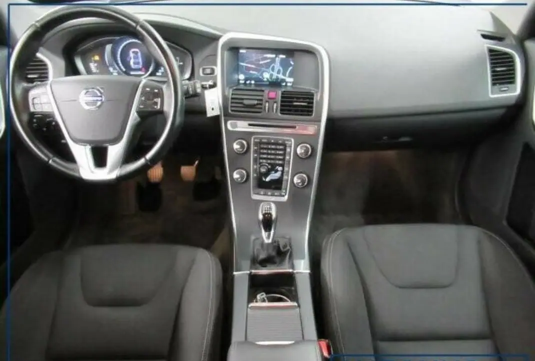 Volvo XC 60 2015 - 16000 EUR, 250000 km - AUTO.MOTO.pt - 250000km - foto 5 de 7