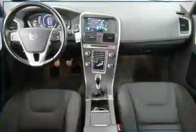 Volvo XC 60 2015 - 16000 EUR, 250000 km - AUTO.MOTO.pt - 250000km - foto 5 de 7
