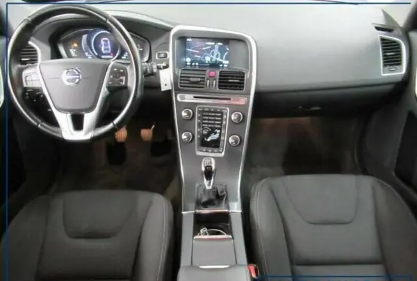 Volvo XC 60 2015 - 16000 EUR, 250000 km - AUTO.MOTO.pt - 250000km - foto 5 de 7