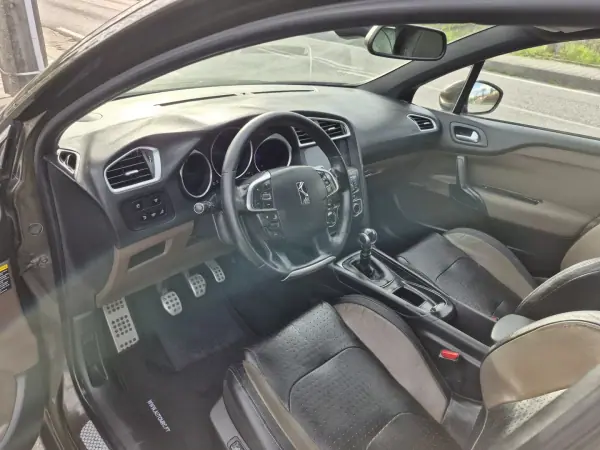 Citroën DS4 2012 - 11400 EUR, 214040 km - AUTO.MOTO.pt - 214040km - foto 14 de 29