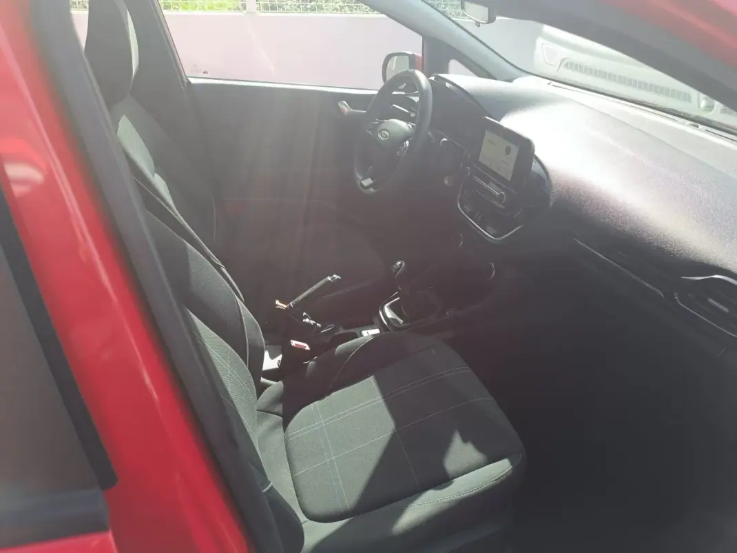 Ford Fiesta 2018 - 9900 EUR, 149596 km - AUTO.MOTO.pt - 149596km - foto 23 de 28