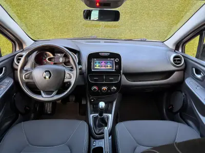 Renault Clio 2018 - 12500 EUR, 138000 km - AUTO.MOTO.pt - 138000km - foto 10 de 26