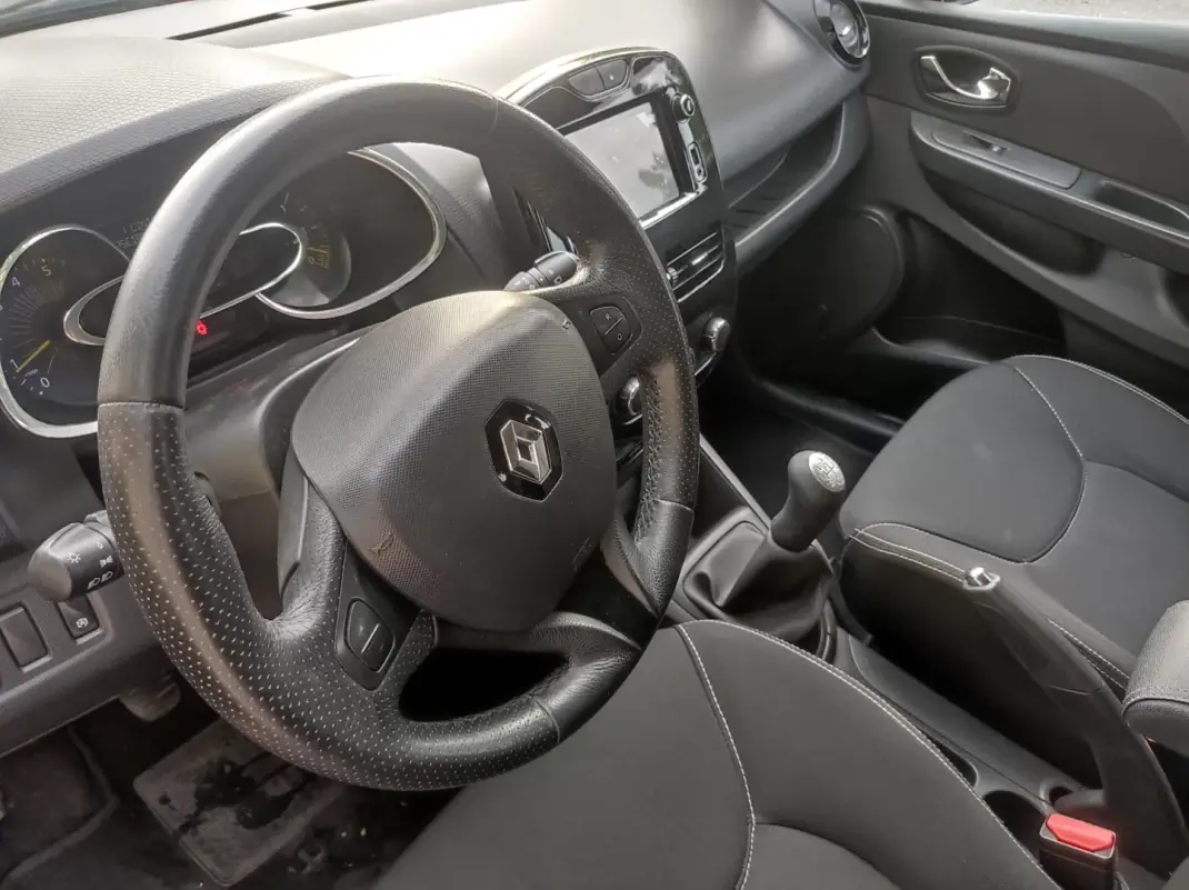 Renault Clio 2013 - 6990 EUR, 259500 km - AUTO.MOTO.pt - 259500km - foto 10 de 11