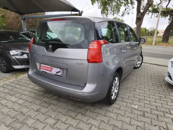Peugeot 5008 2014 - 10900 EUR, 190000 km - AUTO.MOTO.pt - 190000km - foto 5 de 13