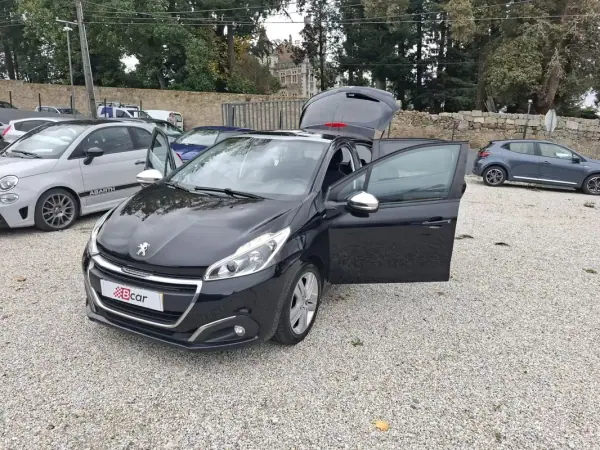Peugeot 208 2017 - 8900 EUR, 191000 km - AUTO.MOTO.pt - 191000km - foto 19 de 36