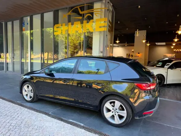SEAT Leon 2015 - 11900 EUR, 249700 km - AUTO.MOTO.pt - 249700km - foto 3 de 12