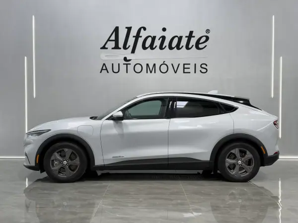 Ford Mustang Mach-E 2022 — foto 2 de 38