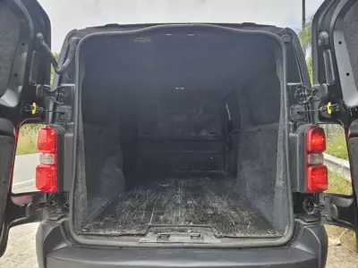 Citroën Jumpy 2017 - 13500 EUR, 245000 km - AUTO.MOTO.pt - 245000km - foto 6 de 11